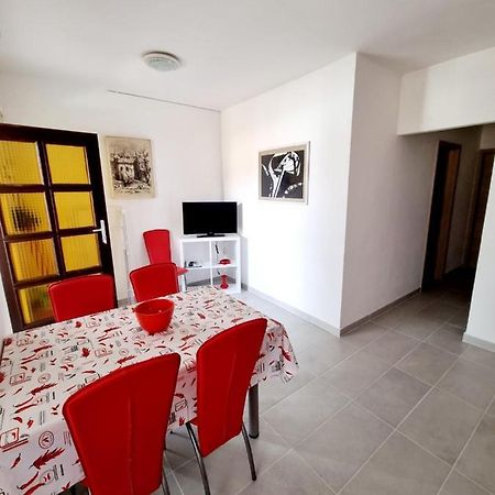 Apartmani Mw, Crveni Apartman バスカ エクステリア 写真