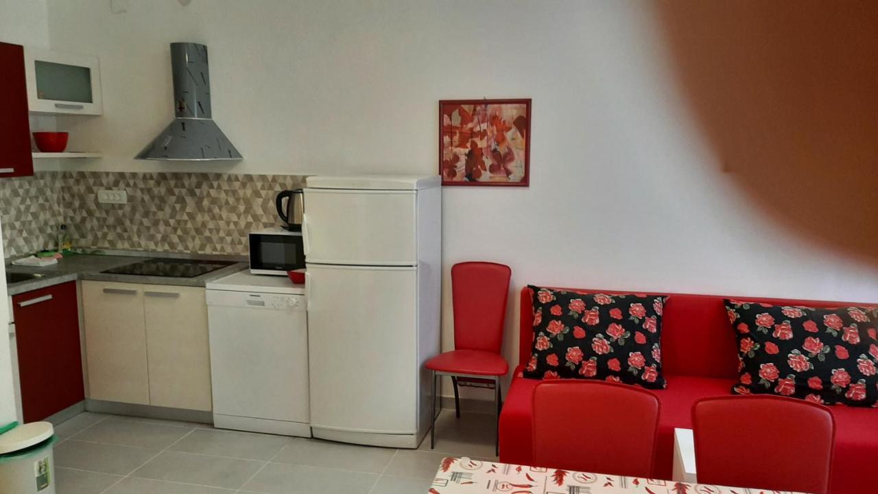 Apartmani Mw, Crveni Apartman バスカ エクステリア 写真