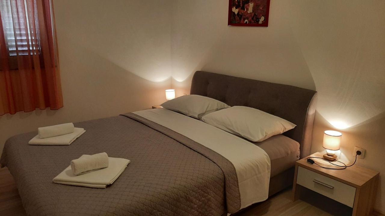 Apartmani Mw, Crveni Apartman バスカ エクステリア 写真
