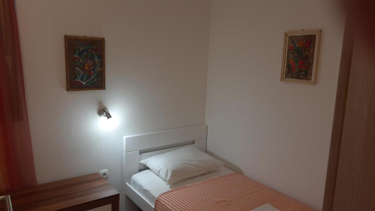 Apartmani Mw, Crveni Apartman バスカ エクステリア 写真