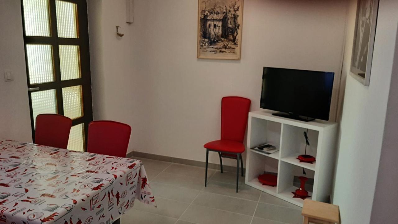 Apartmani Mw, Crveni Apartman バスカ エクステリア 写真