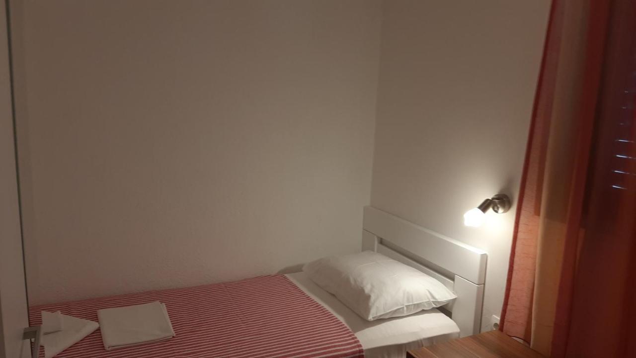 Apartmani Mw, Crveni Apartman バスカ エクステリア 写真