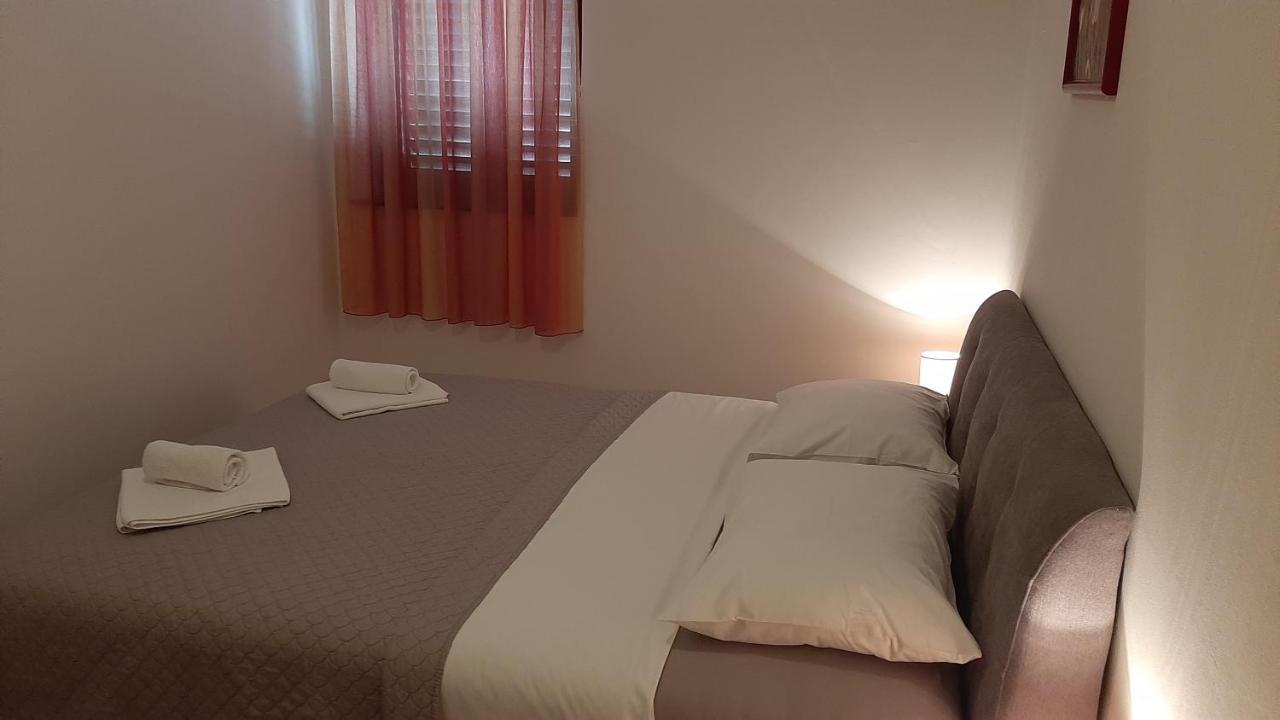 Apartmani Mw, Crveni Apartman バスカ エクステリア 写真