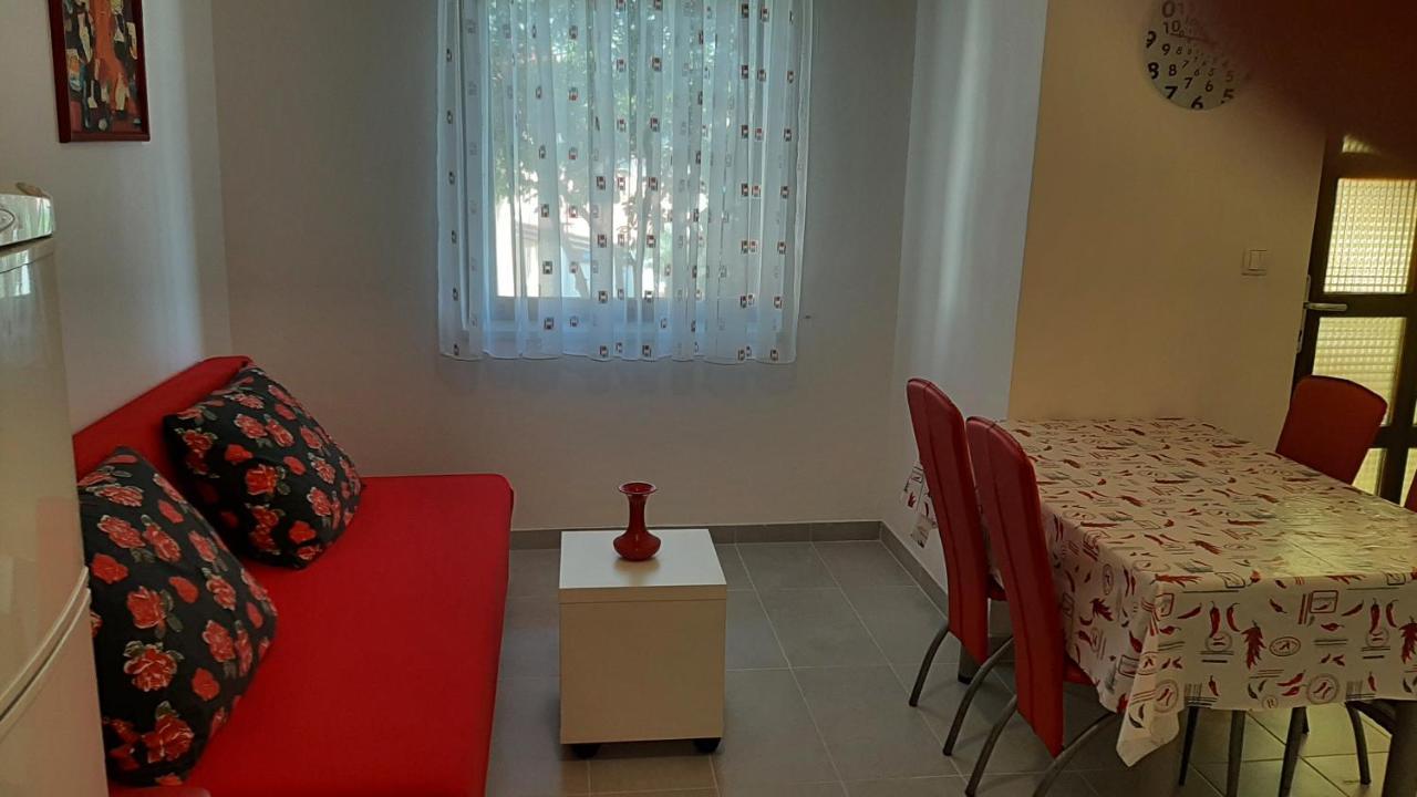 Apartmani Mw, Crveni Apartman バスカ エクステリア 写真
