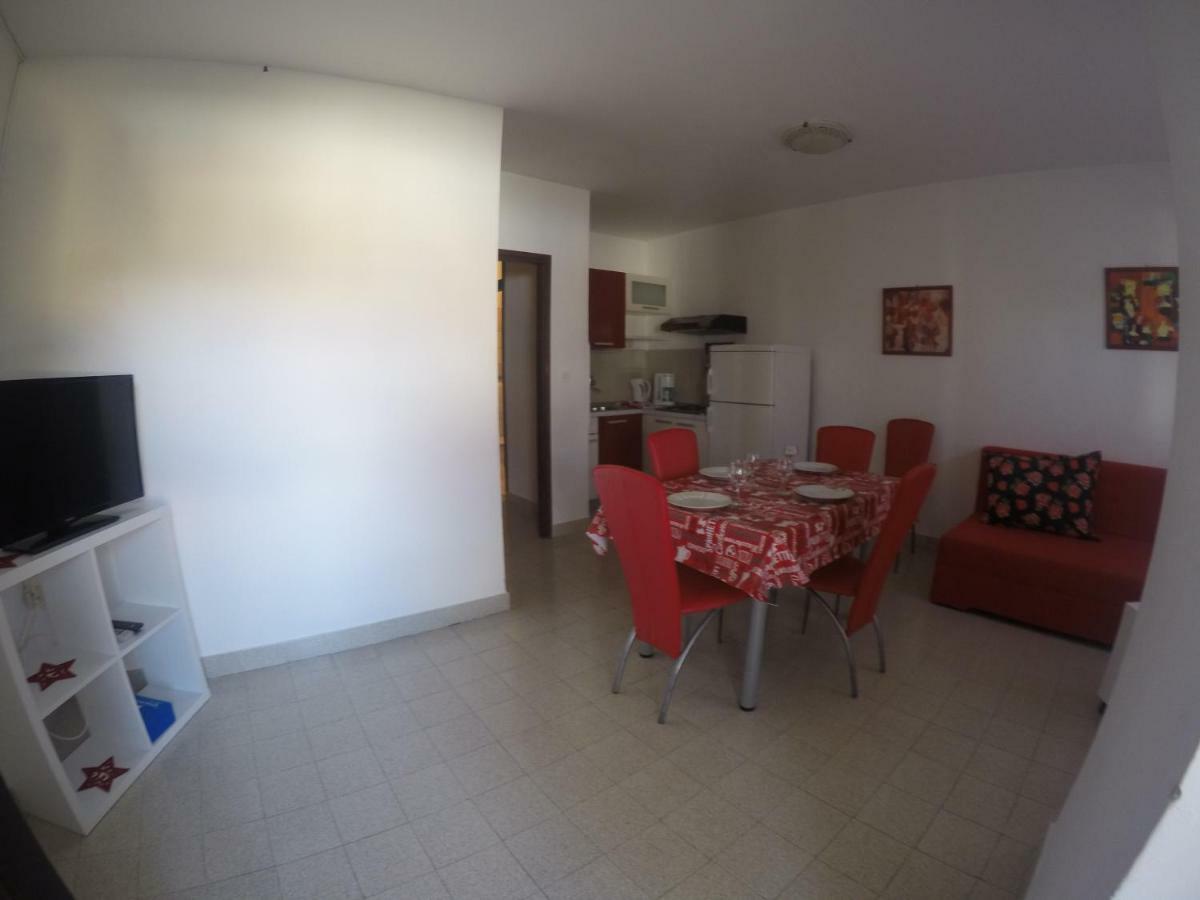 Apartmani Mw, Crveni Apartman バスカ エクステリア 写真